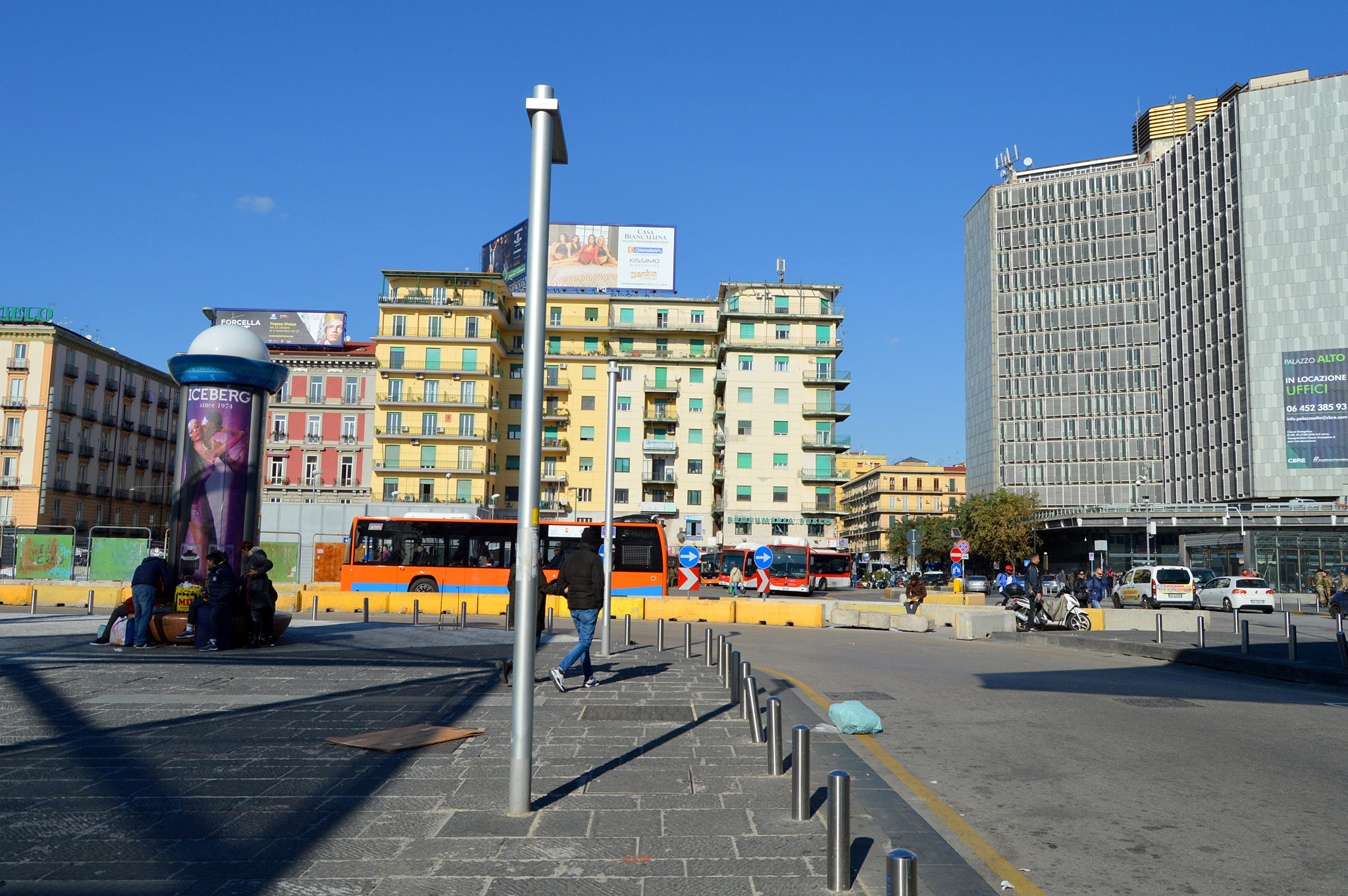Piaza Giuseppe Garibaldi, Napoli